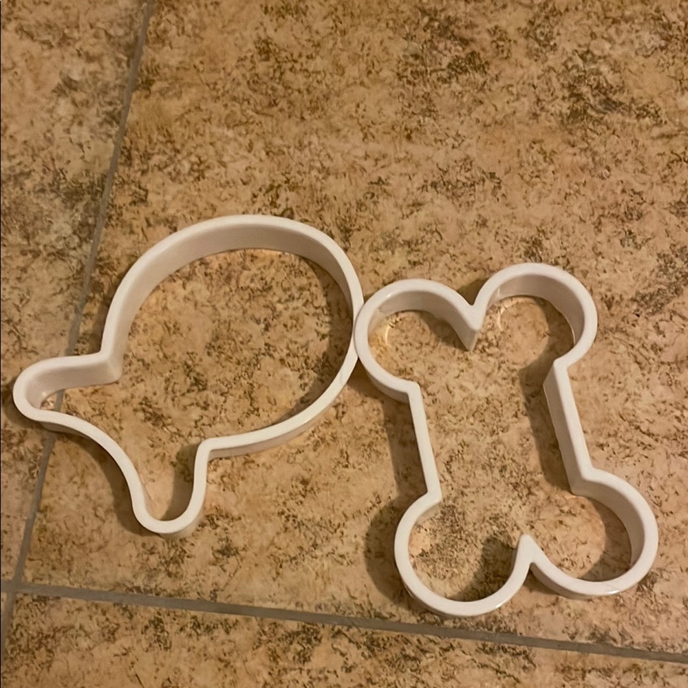 White Fish and Bone Cookie Cutters NWOT (large)
